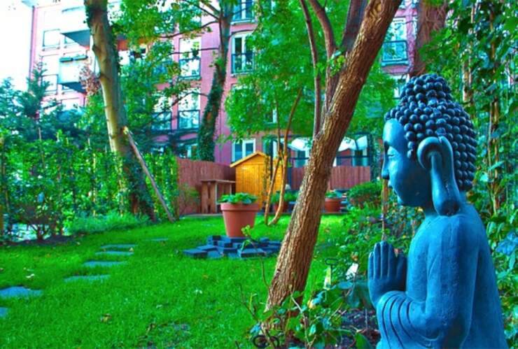 outdoor zen garden hostels in Amsterdam - Cocomama
