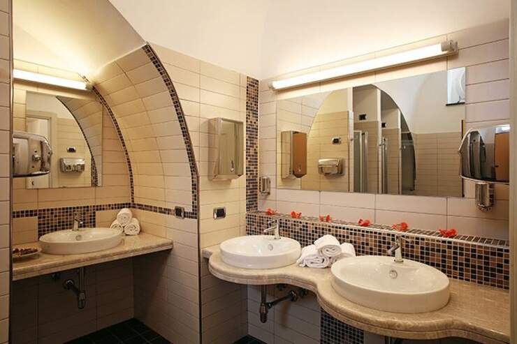 bathroom seven hostel sorrento