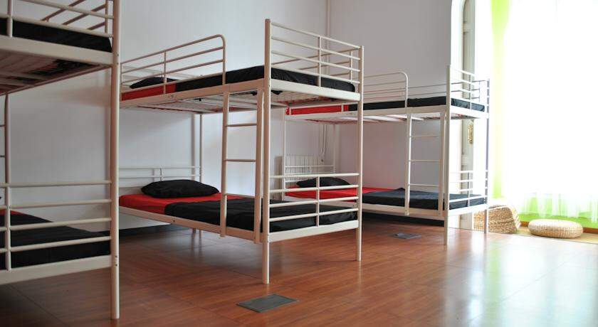 cheap barcelona holiday hostel fabrizzios terrace