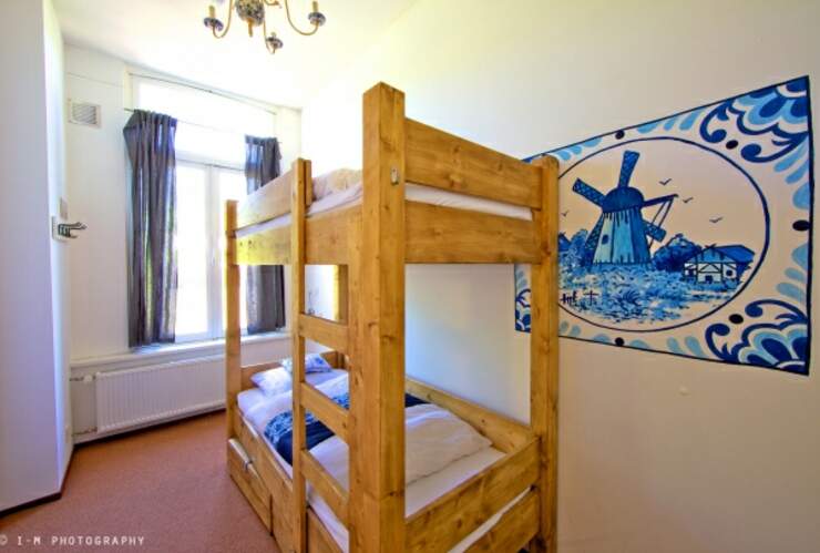 wooden bunk beds hostels in amsterdam cocomama