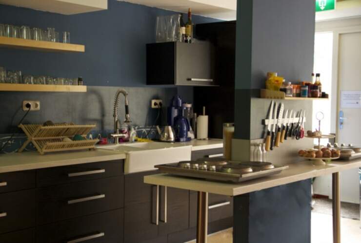 common kitchen hostels cocomama amsterdam