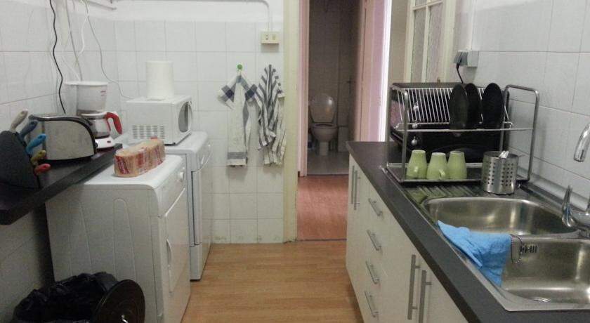 barcelona-hostel-free-kitchen-laundry