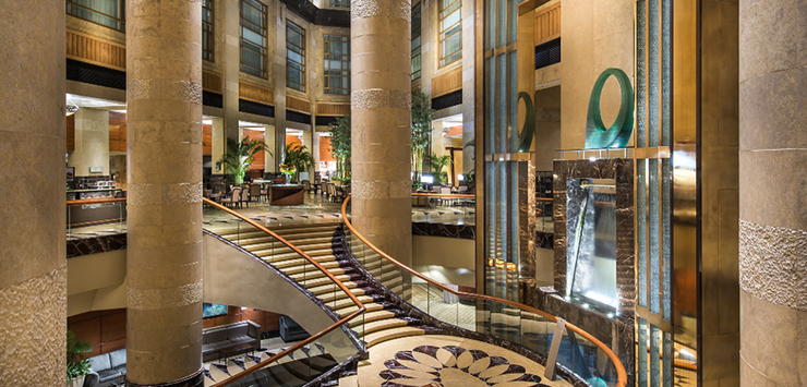 spacious fullerton luxury singapowe hotel lobby