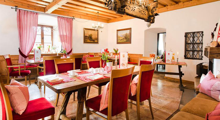 visit austria restaurant lake zell castle Schloss Prielau