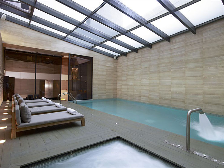 indoor spa centre pool the met hotel