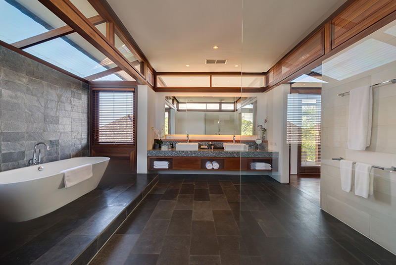 bathtube bathroom spacious villa