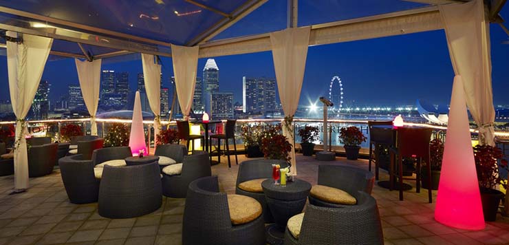 fullerton hotel restaurant with amazing view to singapore skyline