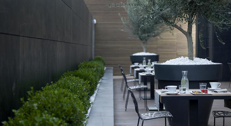 green outdoor terrace avenue 48 restaurant the met hotel