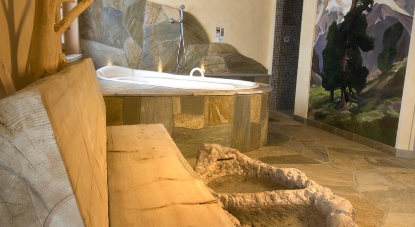 bathtub whirlpool rustic style hotel dolomites