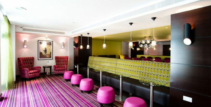 drink in lobby bar hostel safestay in London