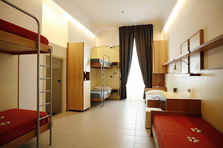 six persons dorm seven hostel sorrento