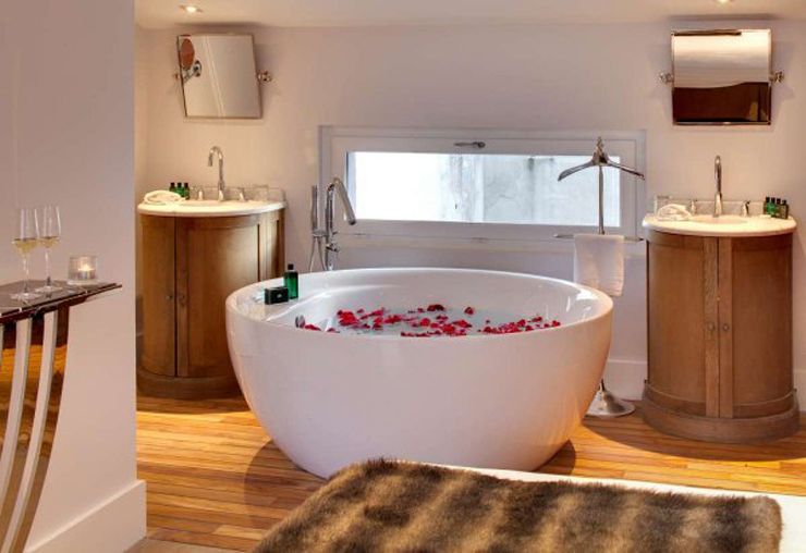 private jacuzzi suite for two