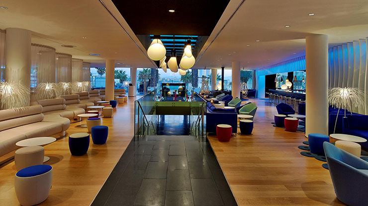 sail hotel w barcelona luxury lounge area