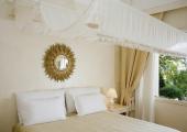 canopy luxury bed suite capri holidays