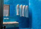 design bathroom blue minimalistic decoration