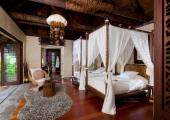 canopy beds luxury stay villa rental