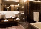 bathtub ensuite luxury hotel room bathroom